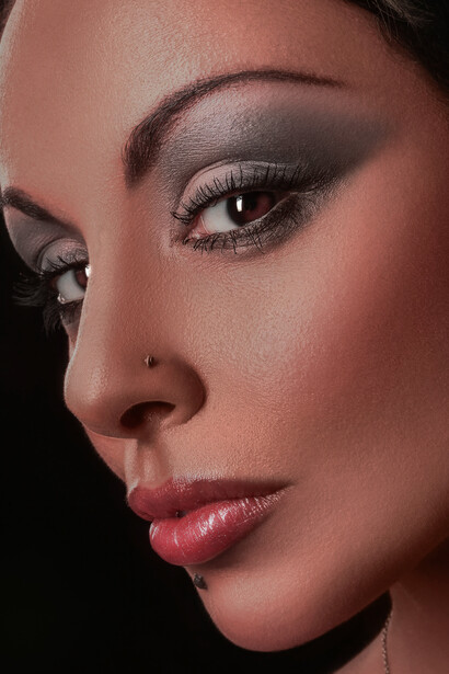 Women wearing pink lipstick and sporting thin eyebrows from the 1990s