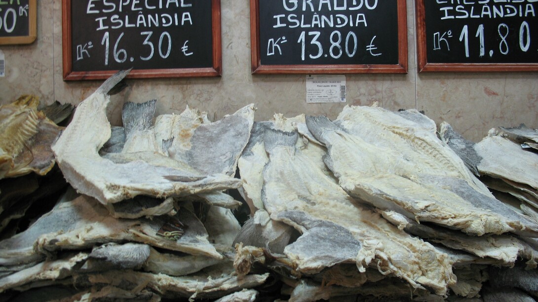 Un puesto de venta de bacalao en Portugal