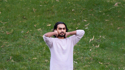 Em 2020, a pandemia transformou vidas e trouxe desafios inesperados. Pessoas enfrentaram medos, isolamento e incertezas, mas também redescobriram a solidariedade e a importância da coletividade. Esta crise revelou tanto nossas fraquezas quanto nossa capacidade de superação