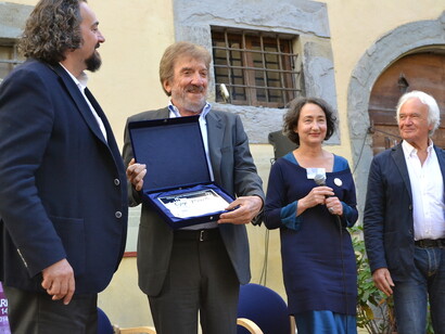 La premiazione di Gigi Proietti al Festival dell'Autobiografia