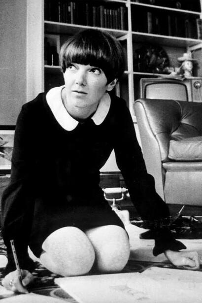 Mary Quant, dentro de su casa en Draycott Place, Chelsea. Fotografía: Arthur Steel