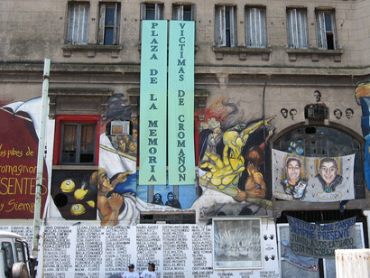 La llamada Plaza de la Memoria en las inmediaciones de la discoteca República de Cromañón donde murieron 194 jóvenes, Buenos Aires, Argentina