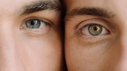 Heartstopper é mais que uma série; é um marco de representatividade, normalizando histórias LGBTQIAPN+ e fortalecendo identidades