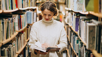 A leitura dos clássicos permite compreender as ideias e histórias que continuam moldando a cultura contemporânea