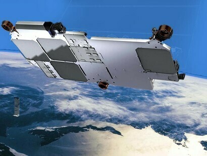 L'un des 42 000 satellites Starlink de 260 kg prévus