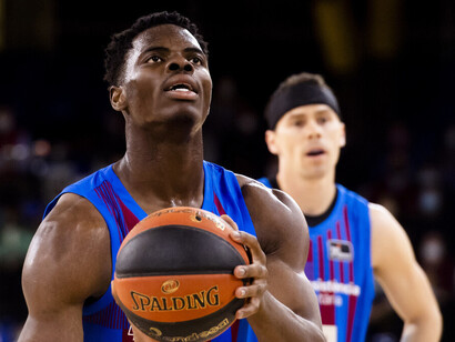 James Nnaji juega de pívot y su actual equipo es el FC Barcelona de la Liga ACB de España