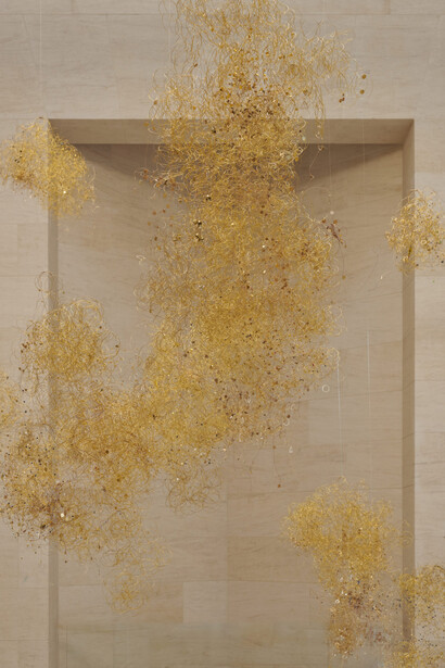 Igshaan Adams, Between then and now , vue de l'exposition. Avec l'aimable autorisation de Mudam