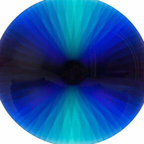 Tokuda Yasokichi III, Plate-Senritsu (Melody), 1993. Courtesy of Onishi Gallery