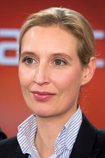 Alice Weidel, Portavoce di Alternativa per la Germania, in carica dal 2022. L'AfD si oppone fortemente all'immigrazione e all'integrazione multiculturale, promuovendo politiche contro i rifugiati e sostenendo il rafforzamento dei confini nazionali