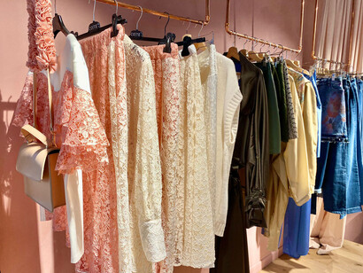 Via Fratelli Lombardi 1. Interno del negozio di Brescia