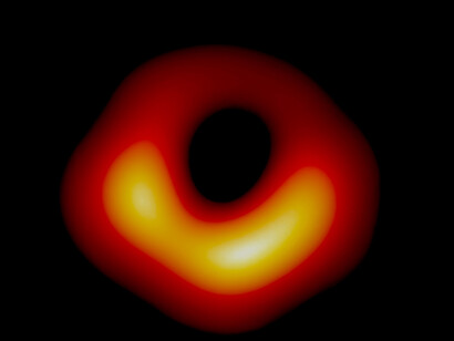 Primera imagen real de la historia de un agujero negro supermasivo ubicado en el centro de la galaxia M87 presentado el 10 de abril de 2019 por el consorcio internacional Telescopio del Horizonte de Sucesos
