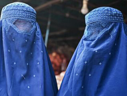 Alle donne afghane restano solo gli occhi come spiraglio sul mondo
