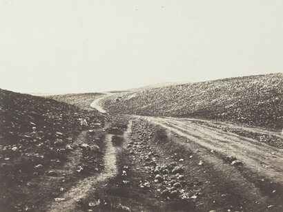 Roger Fenton, Valley of the Shadow of Death, Shot dating from 1855, print dating from 1856, Paris, Musée d’Orsay, © RMN-Grand Palais (musée d’Orsay) / Hervé Lewandowski