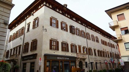 Palazzo Bortolazzi Larcher Fogazzaro, Trento, Italia. Qui si trova l'Aula del Simonino