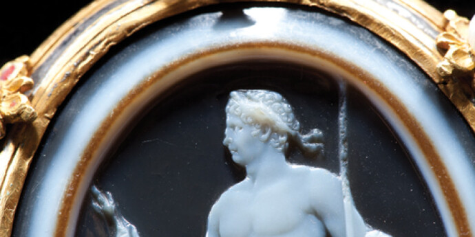 Of Gods and Glamour. Courtesy of Art Institute of Chicago