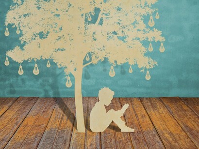 Niño concentrado en su lectura.
La imaginación y el silencio son la clave para darle forma a nuestros deseos y cambiar de un estado a otro