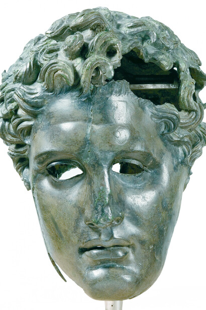 Testa-ritratto di un diadoco (Demetrio Poliorcete?). 310-290 a.C., bronzo, cm 45 x 35 x 39. Madrid, Museo Nacional del Prado, inv. E00099. Ph. Fernando Guerrini (Archivio Fotografico della Soprintendenza Archeologia della Toscana)
