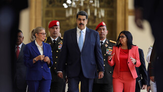 El presidente de Venezuela, Nicolás Maduro, con la vicepresidenta, Delcy Rodríguez