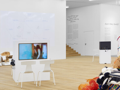 Andrea Fraser, «I just don’t like 
eggs!» Andrea Fraser on collectors, collecting, collections, ausstellungsansicht. Mit freundlicher genehmigung der Fondazione Antonio Dalle Nogare