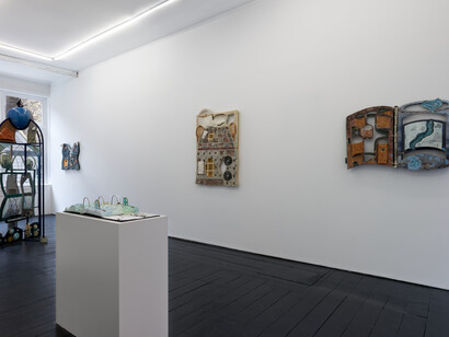 Sacha Ingber, One Direction, 2022. Installation view. Vitrine Fitzrovia. Photographer: Jonathan Bassett. Courtesy the artist and Vitrine 
