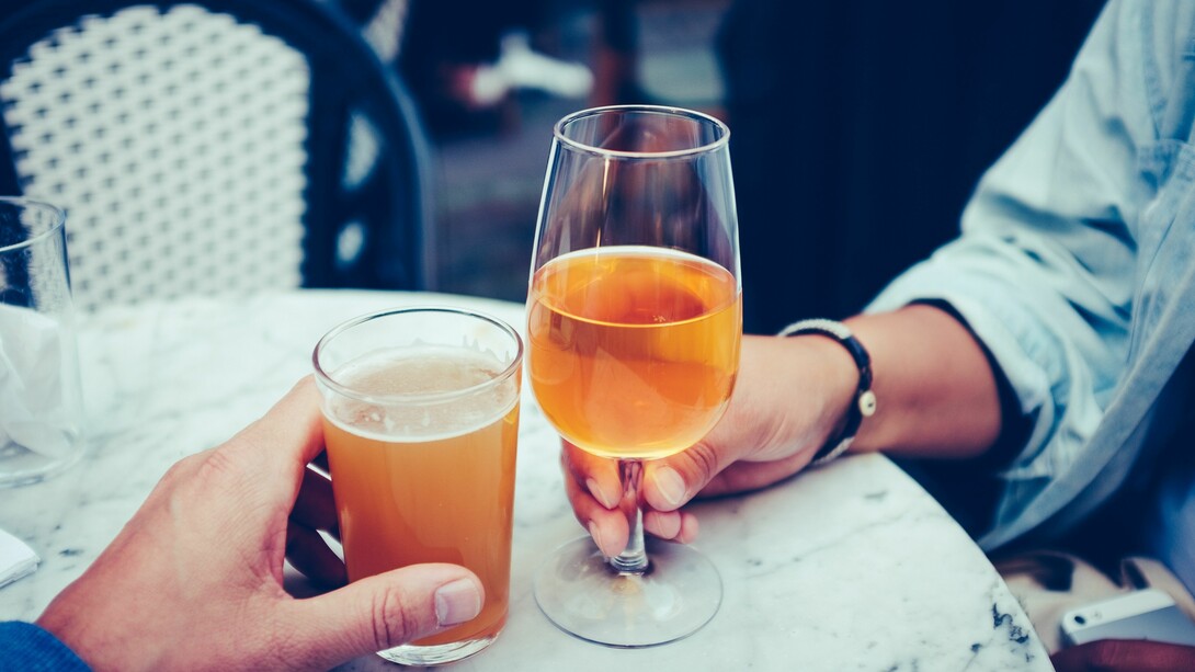 Disfrutando de una buena cerveza