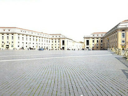 Piazza San Pietro deserta
