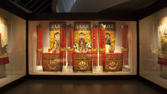 Vue de l'exposition "Enfers et fantômes d'Asie" © musée du quai Branly - Jacques Chirac, photo Gautier Deblonde