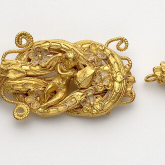 Greek
Necklace with Eros within a Herakles-Knot Clasp
Hellenistic period, ca. 300–250 BC
Gold and glass
Necklace: L. 14 3/16 in. (36.3 cm)
Sidney and Lois Eskenazi Museum of Art, Burton Y. Berry Collection