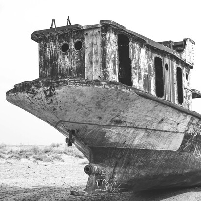 Resti di navi sul "fondale" del Lago d'Aral situato tra Uzbekistan e Kazakistan