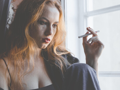 Lacrime. Ho letto da qualche parte, che vengono messe da Dio in una bottiglia; le lacrime segrete, quelle del pentimento, del dolore e quelle versate per la malvagità degli esseri umani