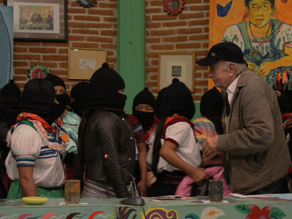 Pablo González Casanova en su nombramiento como comandante por parte del  Ejército Zapatista de Liberación Nacional, 2018