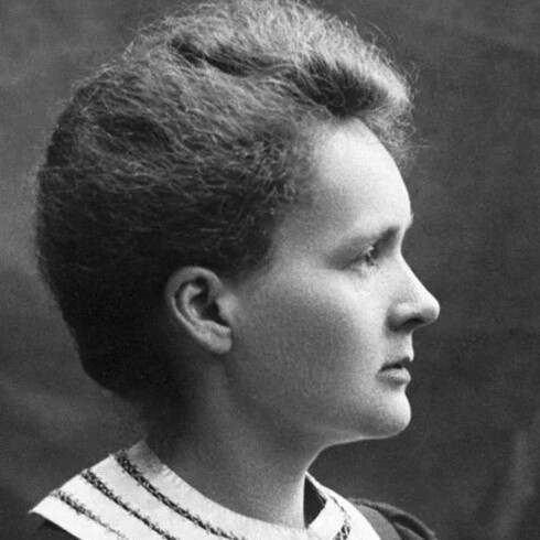 Marie Curie,primeira mulher a receber um prêmio Nobel, em Física (1903) pelo isolamento dos elementos químicos, o polônio e o rádio