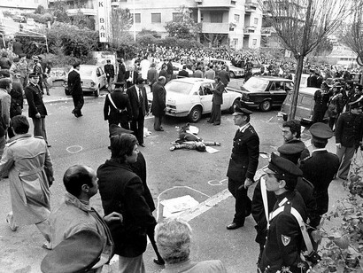 La strage di Via Fani, l'uccisione della scorta di Aldo Moro da parte delle Brigate Rosse