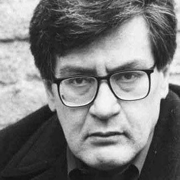 José Emilio Pacheco, su escritura se distingue por un constante cuestionamiento sobre la vida en el mundo moderno, sobre la literatura y su propia producción artística