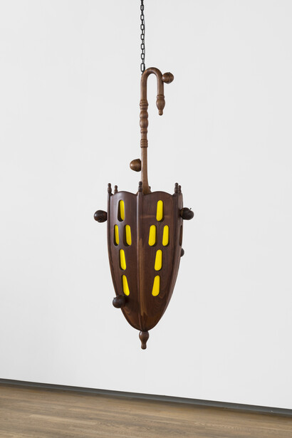 Vincent Pocsik, Umbrella with peaches, 2026. Courtesy of Nazarian / Curcio