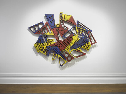 Mel Kendrick, Tilt, exhibition view. Courtesy of David Nolan Gallery 