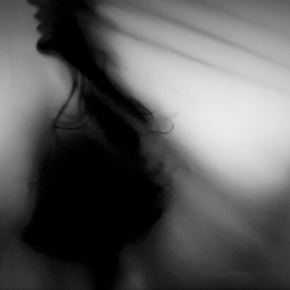 Il cinema fu la prima arte popolare a parlare apertamente di desiderio, trasformando la sala buia in uno spazio di scoperta e trasgressione