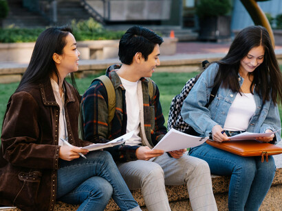 Estudantes universitários. Quando me candidatei ao meu curso questionei-me sobre se era mesmo aquilo que queria, se iria gostar do curso, se me conseguiria adaptar a uma cidade nova e se conseguiria fazer amigo