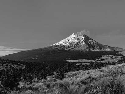 El Popocatépetl es un volcán activo localizado en el centro de México
