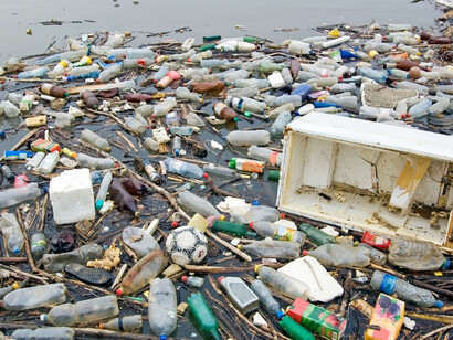 Waste pollutes the seas