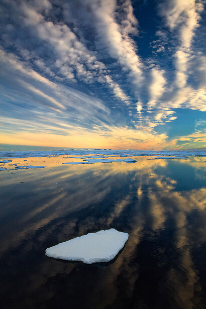 Arctic Sky, 2016
Svalbard, Photography - Archival
Pigment Print on
Hahnemuhle Photo Rag
Bright White Matt paper, 107x71cm
Limited edition:
1/10. 2019 Paris Photo Prize
Px3 (Honorable Mention
- Selected for Exhibition)