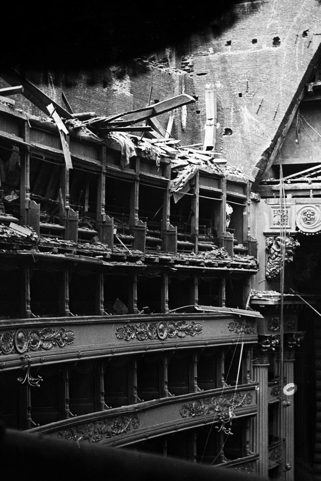 La Scala bombardata. Courtesy of Palazzo Morando