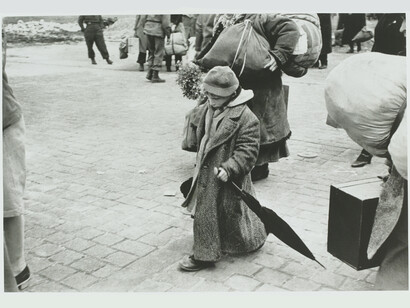 Henri Cartier-Bresson Dessau, Allemagne, mai-juin 1945, épreuve gélatino-argentique de 1973 © Fondation Henri Cartier-Bresson / Magnum Photos