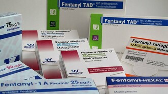 I dati relativi alla diffusione e all’ utilizzo di tale droga negli Stati Uniti evidenziano che solo nel 2022 circa settantacinquemila americani risultano deceduti per overdose di Fentanyl, tra cui il famoso rapper Coolio