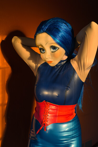 Laurie Simmons, Blue Hair/Red Belt/Blue Dress/Orange Room, Courtesy of the artist and Salon 94, New York