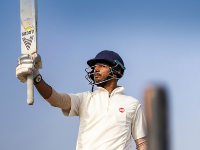 Un jugador de cricket. El enfrentamiento India - Pakistán es un clásico de este deporte