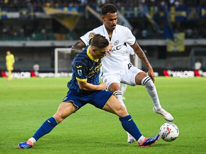 Foto ufficiale di uno scambio durante la partita Hellas Verona-Napoli, @sscNapoli