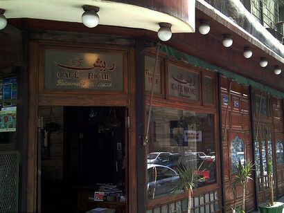 Egitto, Il Cairo: Cafe Riche, Talat Harb Square, cuore del downtown