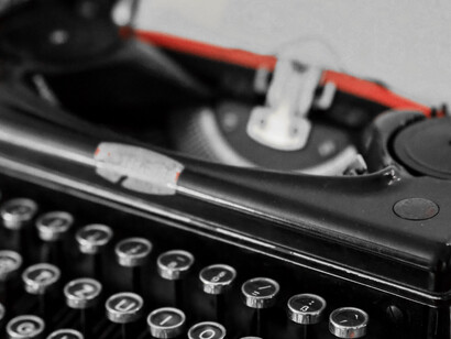 Lo scrittore indaga i suoi conflitti inconsci, osserva le sue zone d’ombra e di pari passo effettua una lettura dei significati possibili della vita