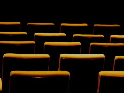 El espacio dispone de sala teatro, sala de cine, galería de arte y centro cultural 